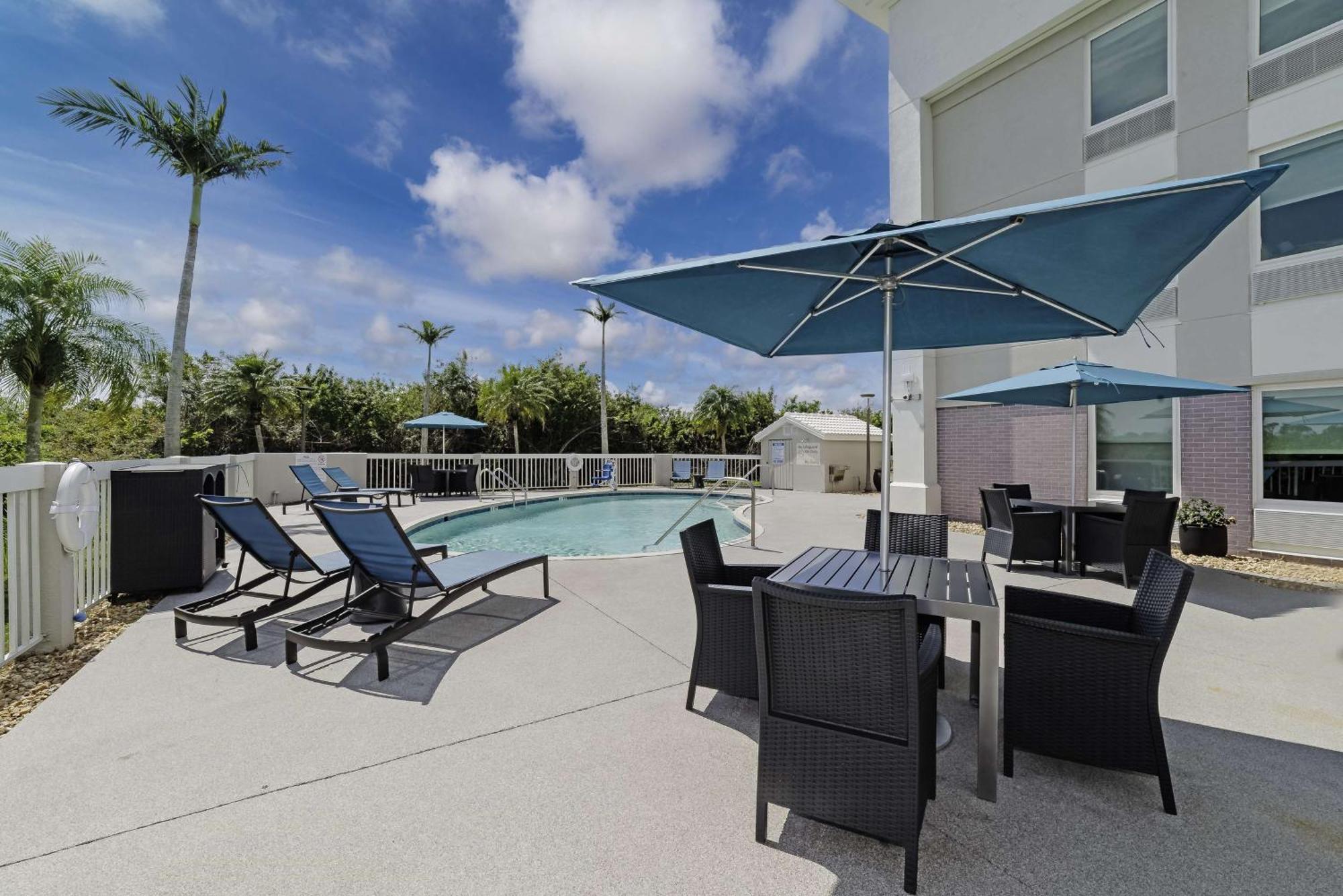 Hampton Inn Port Charlotte Exteriör bild