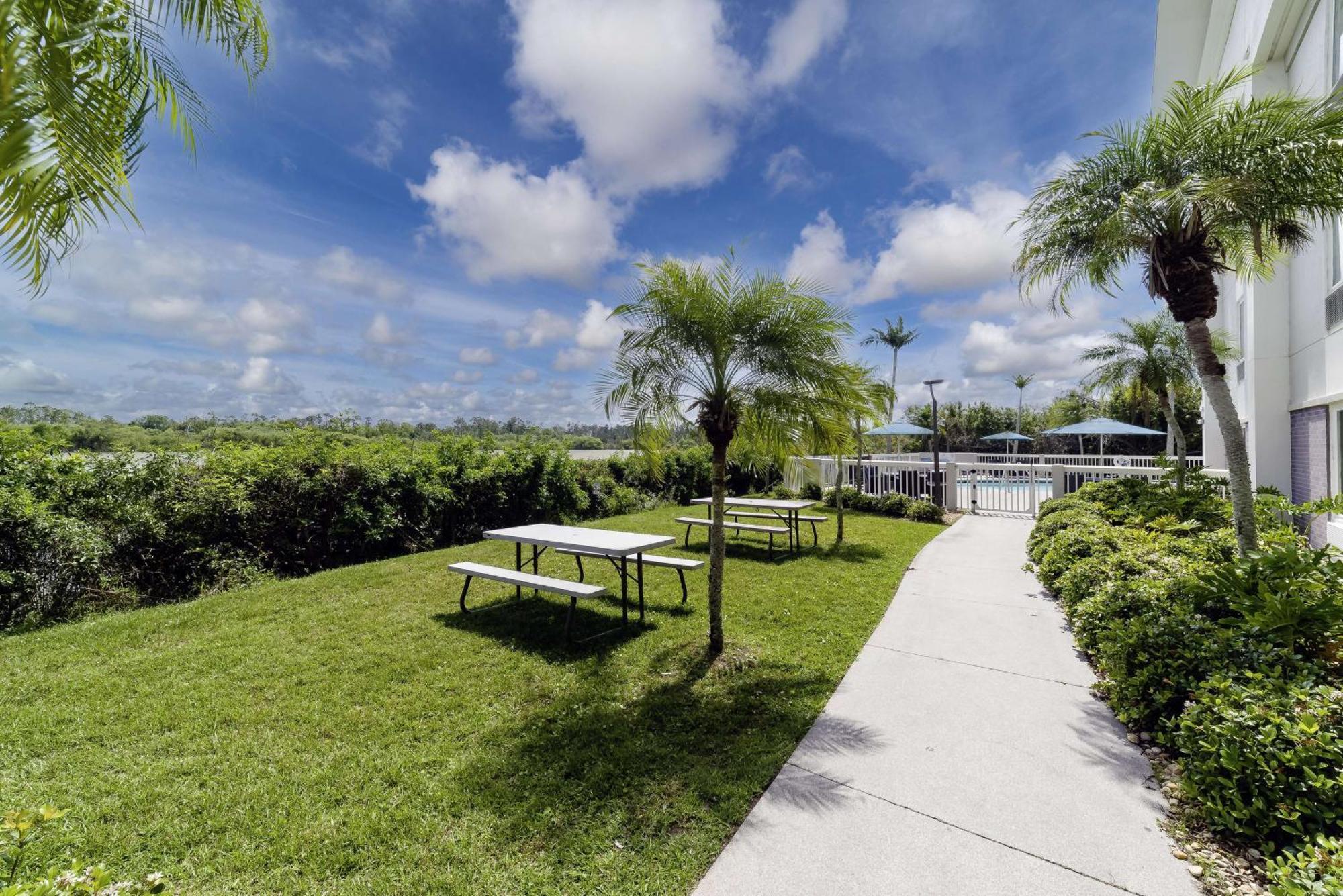 Hampton Inn Port Charlotte Exteriör bild